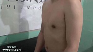 Homemade porn video of Chinese girl getting naughty